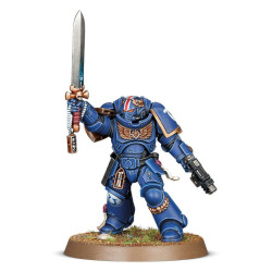 Primaris Lieutenant con espada de energía